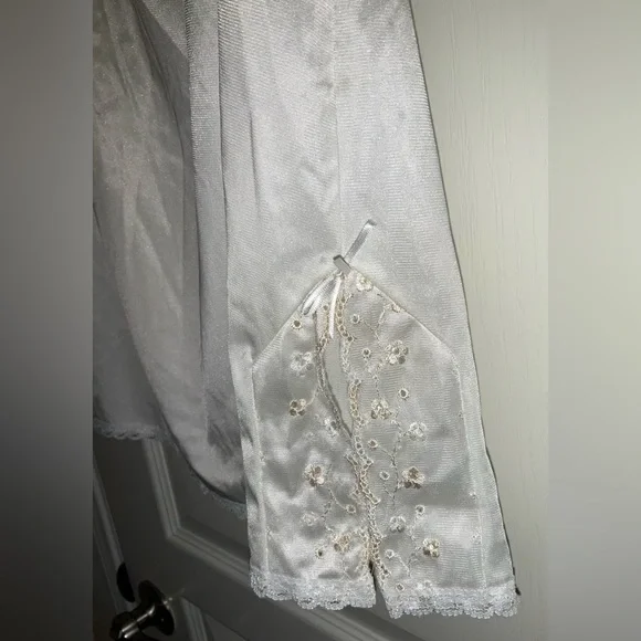 Slip - Picture 3 of 5